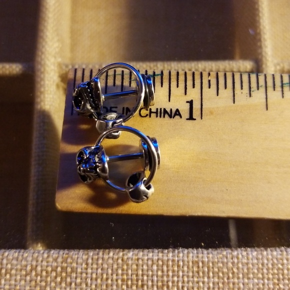 Unisex SKull Earrings - Picture 4 of 7